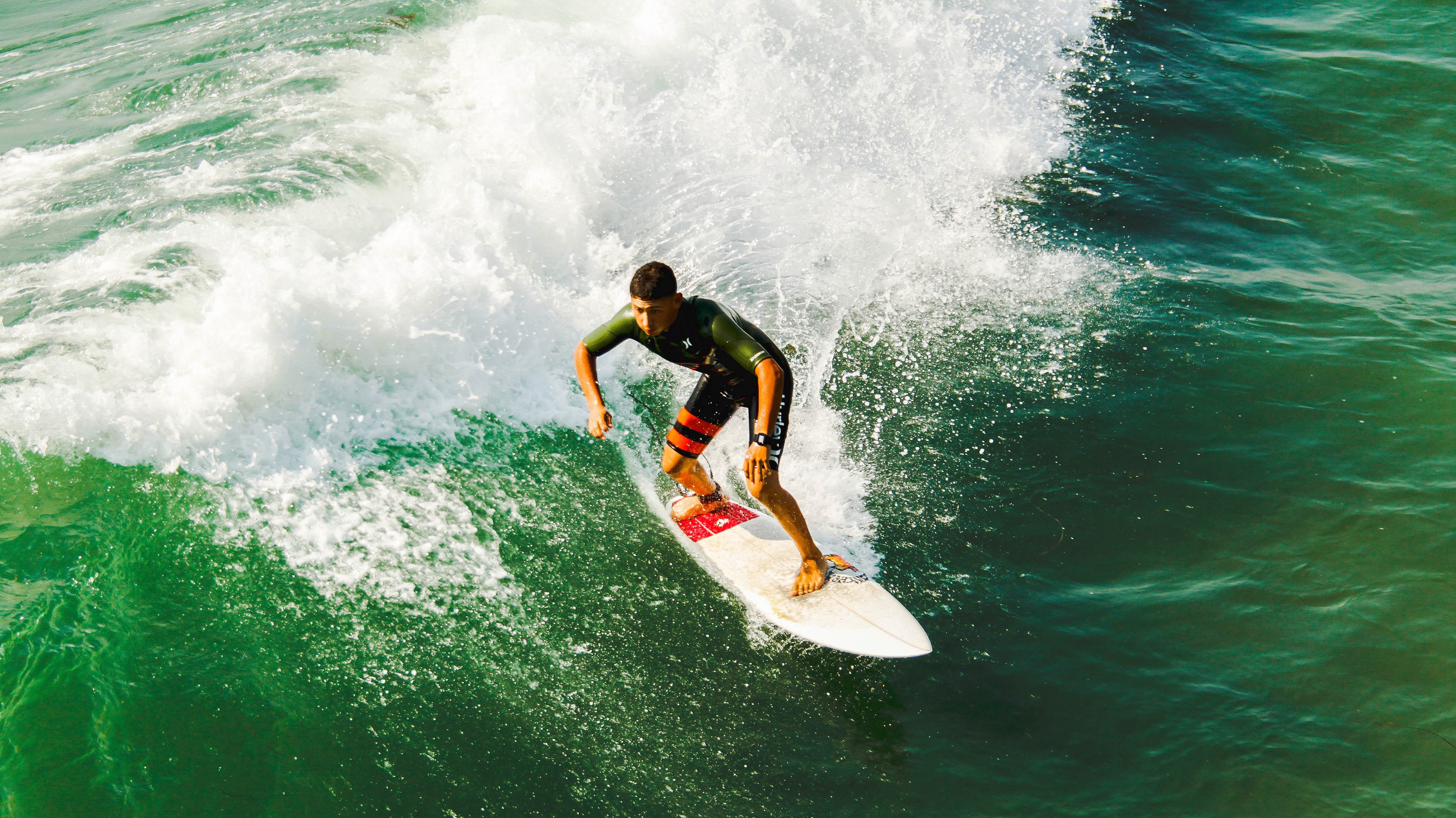 华体会世界杯-枫叶与红龙的对决，哈弗茨里程碑之夜，诠释足球的唯一性